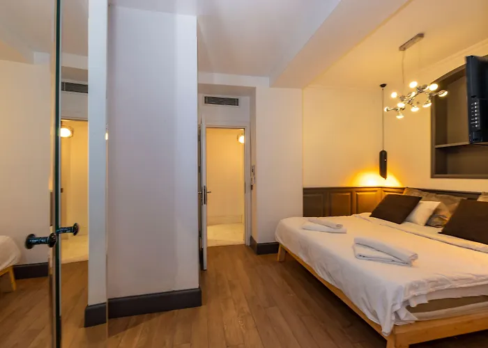 Pera Line Cihangir Hotel 3*